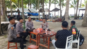 Pantai Babatoa Diserbu Wisatawan, Polisi Perketat Pengamanan