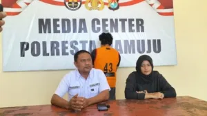 Ayah Tega Gauli Anak Tirinya Disamping Istrinya Terbaring Lumpuh