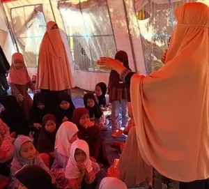 Pasca Kebakaran Murid TK Ponpes Hidayatullah Belajar Dalam Tenda