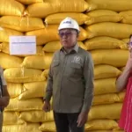 Anggota DPR RI Agus Ambo Djiwa, Cek Kualitas Beras Perum Bulog Mamuju