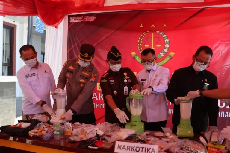 Kapolresta Mamuju Hadiri Pemusnahan 362 Gram Sabu dan Barang Bukti 104 Perkara