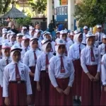 SD Inpres Rimuku Lepas 106 Murid Secara Sederhana