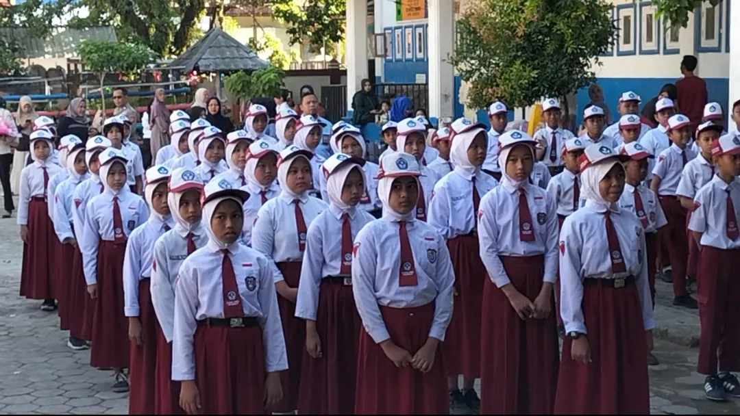 SD Inpres Rimuku Lepas 106 Murid Secara Sederhana