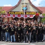 Bangun Kolaborasi Jaga Kamtibmas, Kapolresta Mamuju Sematkan Pin Sabuk Kamtibmas kepada 261 Warga