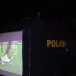Siaga Kebakaran Hutan, Polresta Mamuju Adakan Nonton Bareng Piala Dunia Bersama Warga