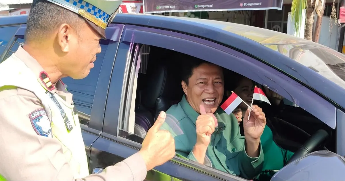 Polisi Hadir di Jalan, Edukasi Keselamatan, Kibarkan Semangat Merah Putih