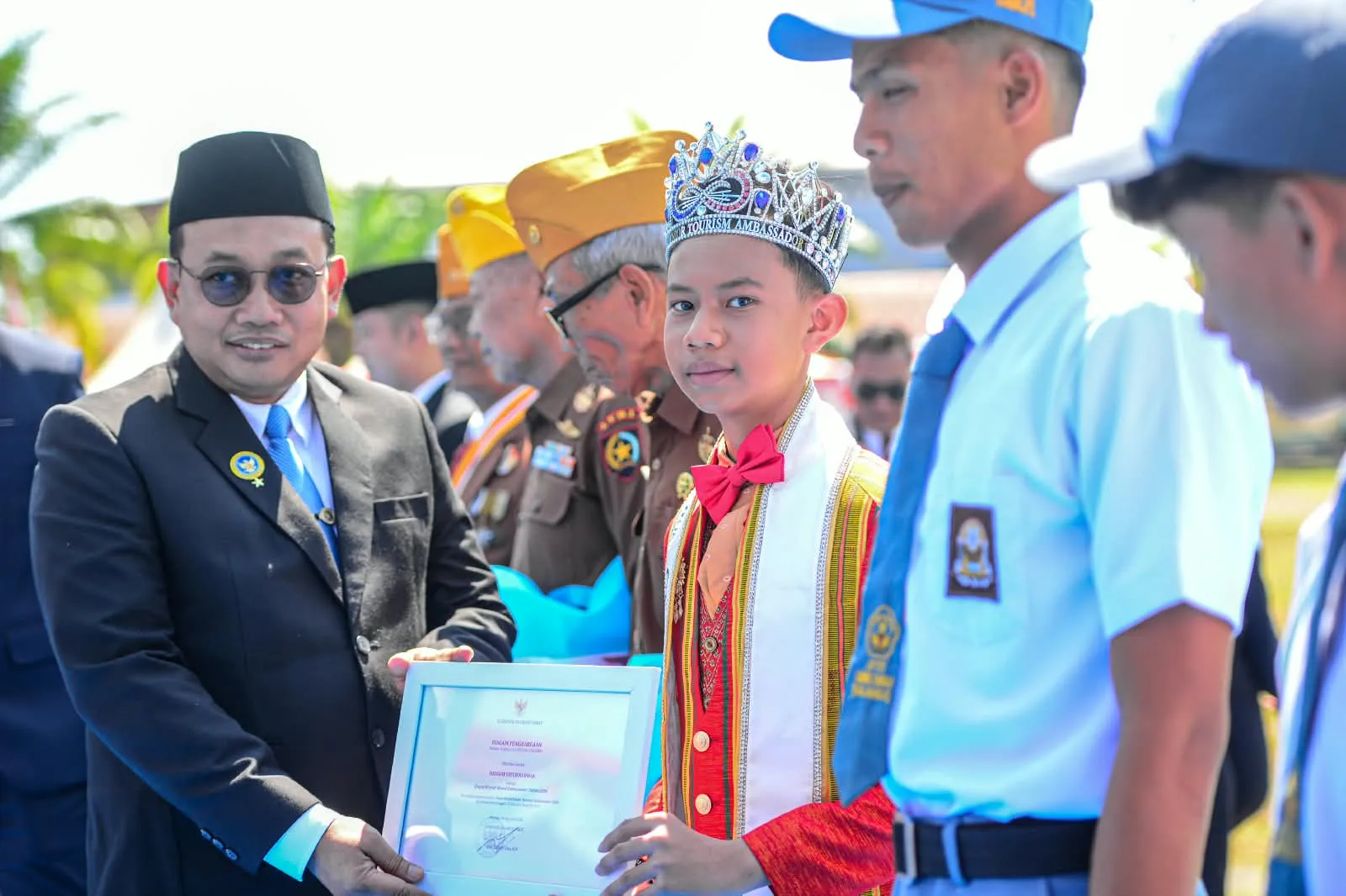 Hidayat Faturrahman Terima Penghargaan dari Pemprov Sulbar di HUT ke-81 RI