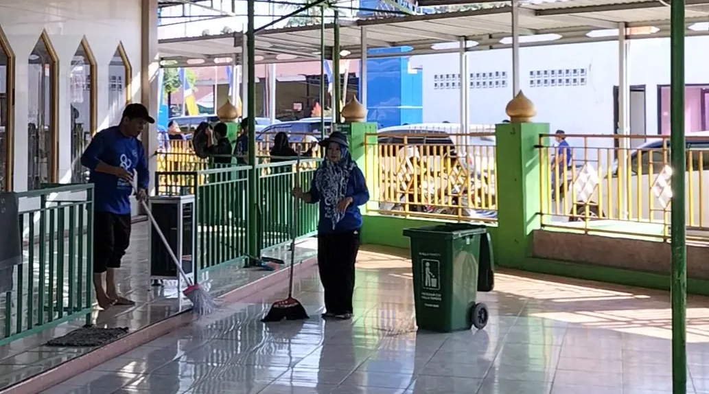 Kemenag Sulbar Bersihkan 713 Masjid dalam Aksi “Gebermas”
