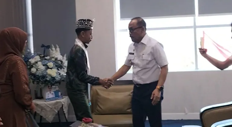 Gubernur Suhardi Duka Beri Apresiasi Kepada Hidayat Faturrahman Usai Raih Gelar Juara Dunia