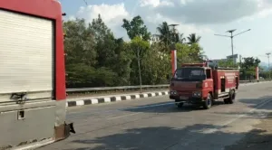 Armada Damkar Tua Rusak di Lokasi Kebakaran Lahan Diderek ke Markas