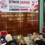 Personel Polresta Mamuju Donor Darah di HUT Kejaksaan RI Ke 81