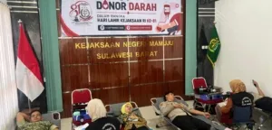 Personel Polresta Mamuju Donor Darah di HUT Kejaksaan RI Ke 81