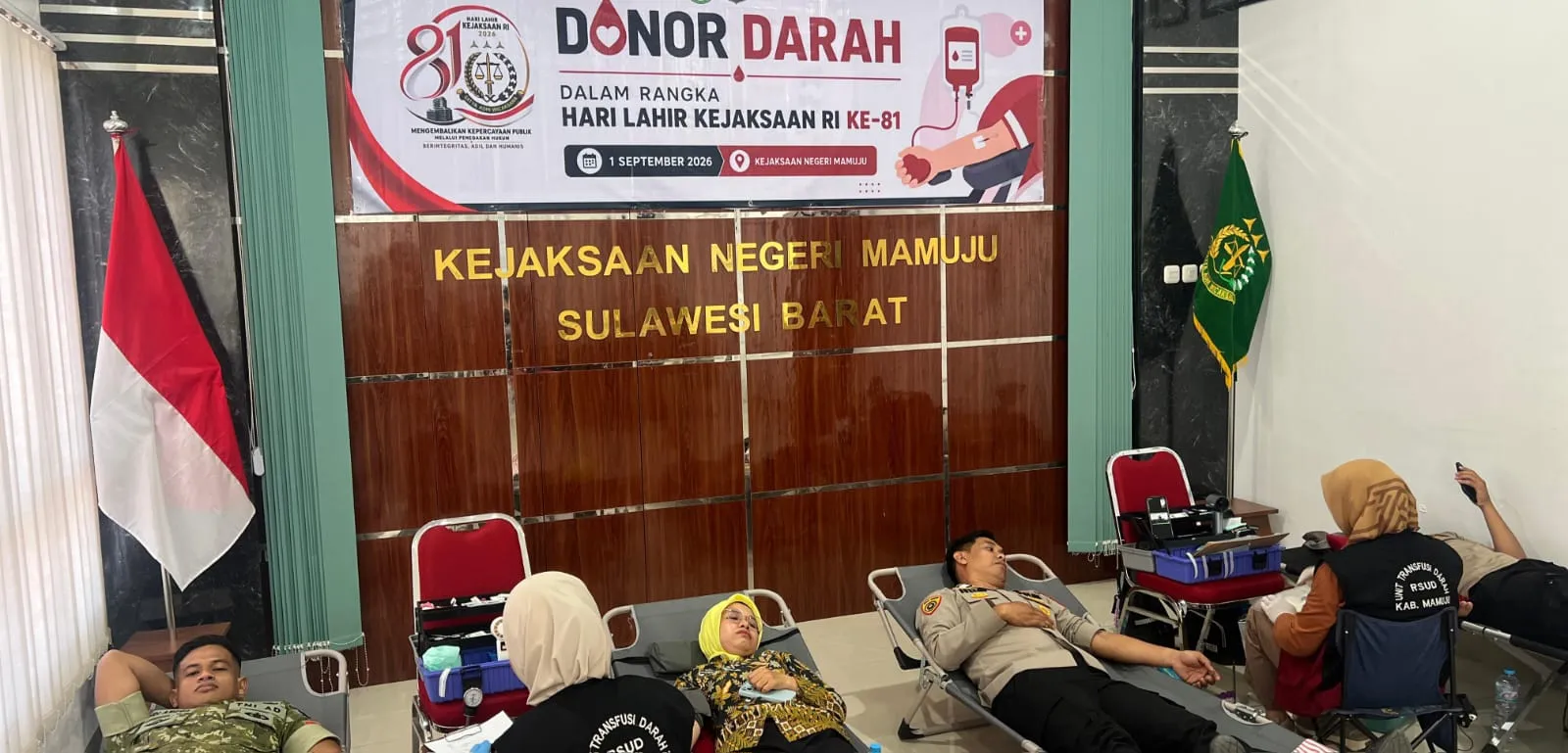 Personel Polresta Mamuju Donor Darah di HUT Kejaksaan RI Ke 81
