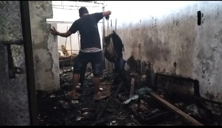 Dua Lods Pakaian di Pasar Sentral Mamuju Terbakar