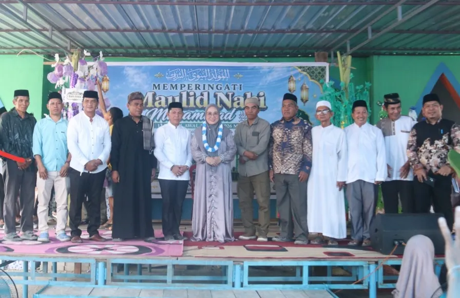 Hadiri Maulid di Saludengen, Bupati Sutinah Upayakan Peningkatan Jalan Empat Dusun